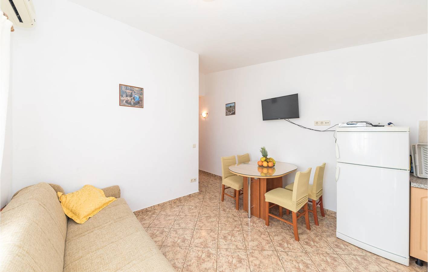 Ganze Ferienwohnung, Ferienwohnung für 4 Personen mit Terrasse in Okrug Donji, Ciovo