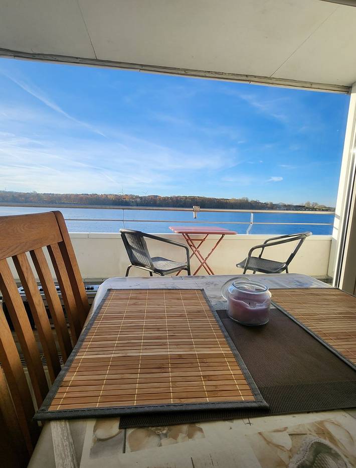 Ganze Wohnung, Kleines Apartment mit Balkon und direktem Blick auf den Binnensee im 2. Stock in Steinwarder, Heiligenhafen