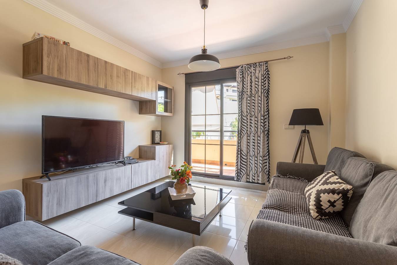 Appartement entier, Appartement avec vue sur mer et montagnes, piscine, climatisation, Wi-Fi, jardin et terrasse in Vélez-Málaga, Costa del Sol