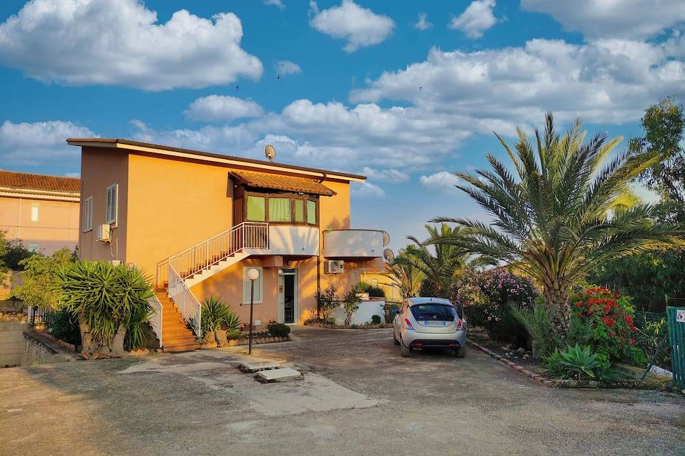 Ganze Wohnung, \" Stella Marina \" on the coast of Agrigento - \n5 minutes from the sea in Porto Empedocle, Agrigento Provinz