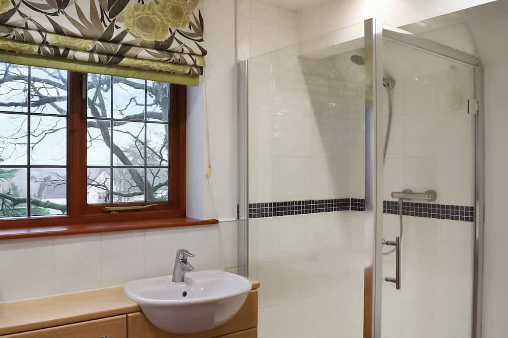 A cosy one-bedroom first floor apartment on Rodborough Common. in Stroud, Gloucestershire