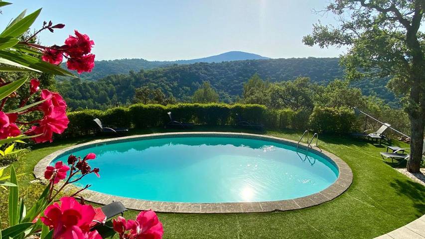 Location de vacances pour 2 personnes, avec jardin ainsi que terrasse et piscine à Rians - 2