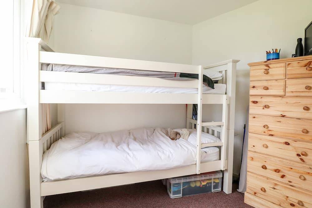 Chalet 150, pet friendly, country holiday cottage in Winterton-On-Sea in Great Yarmouth, The Broads