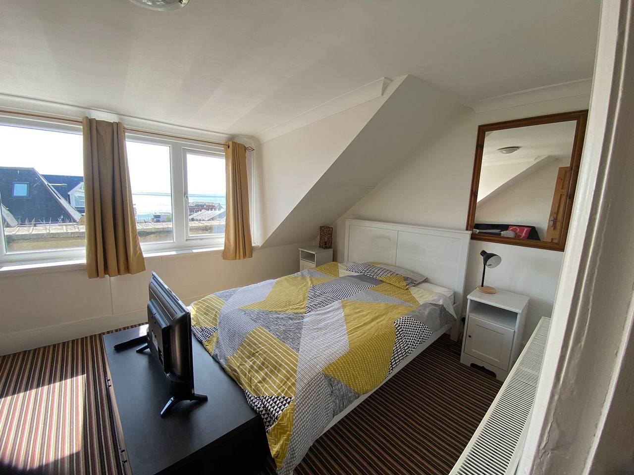 Ganze Ferienwohnung, Pet-Friendly 2-Bed Apt, Sleeps 5, 10 mins to Beach in Ramsgate, Kent
