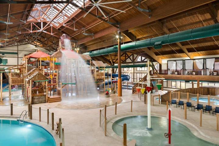 Lodge pour 6 personnes, avec piscine ainsi que bassin pour enfant et jacuzzi - 1