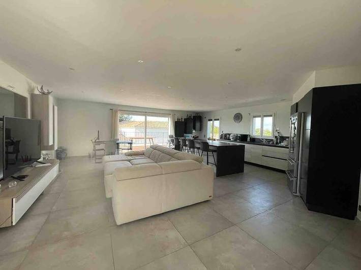 Location de vacances pour 14 personnes, avec jardin ainsi que piscine et vue à Aramon - 4