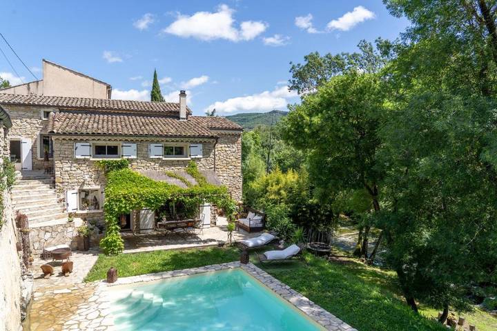 Villa pour 8 personnes, avec Terrasse ainsi que Jardin et Piscine