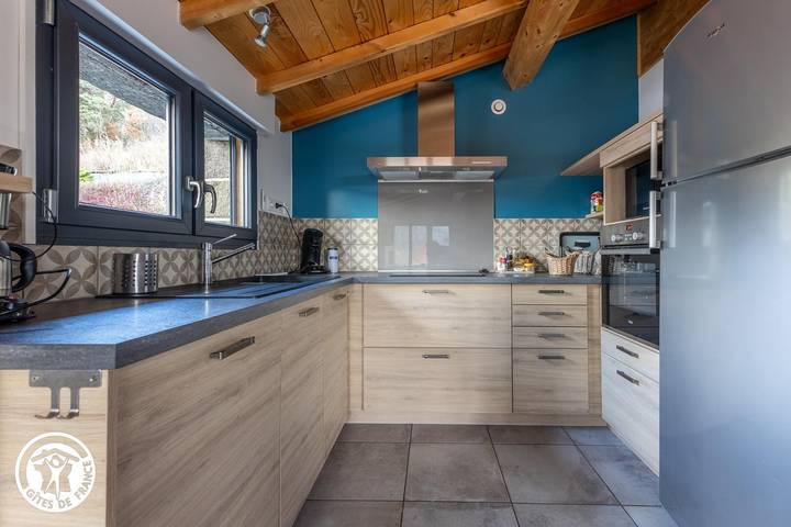 Gîte pour 6 personnes, avec jardin à Chambon-sur-Lac - 4