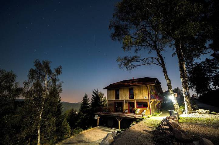 Ferienhaus für 15 Personen, mit Balkon und Whirlpool sowie Pool