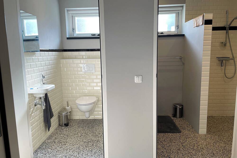 Moderne, großzügige Ferienwohnung mit malerischem Blick auf den Tjeukesee in Friesland
