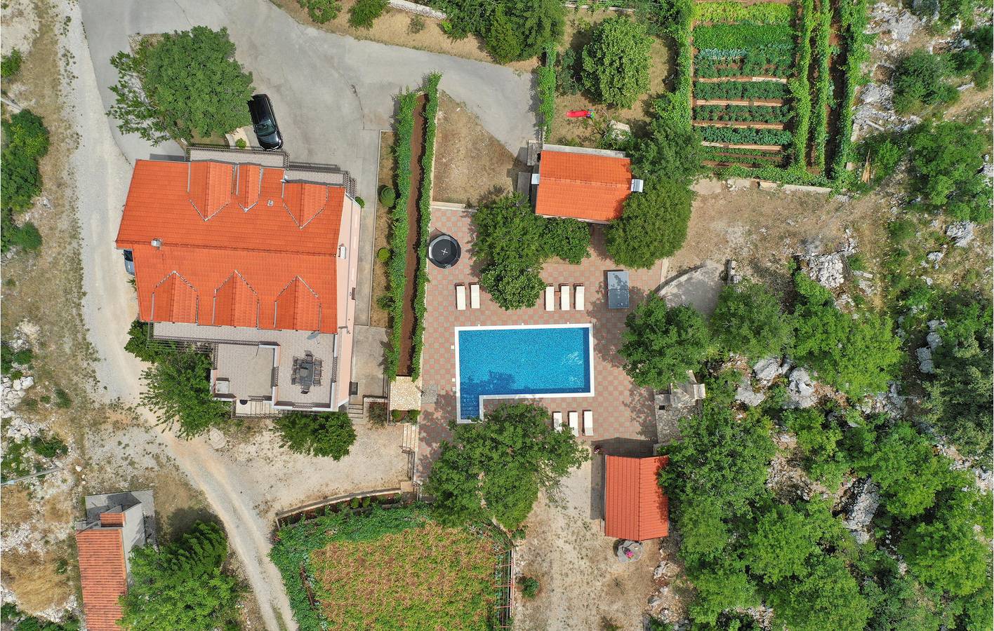 Charmantes 307 m² großes Apartment mit Pool, Terrasse und WLAN in Makarska Riviera