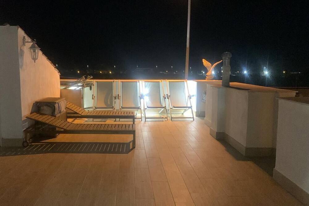 Antica Dimora Pugliese nei Pressi Dell'aeroporto e Porto di Bari con Patio Relax in Bari, Bari Province