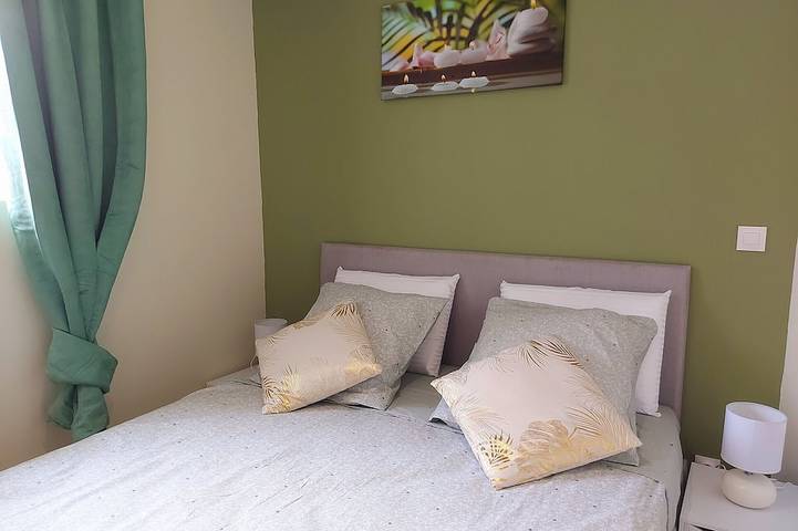 Familienfreundliches Ferienhaus mit Spielzimmer, Terrasse, Garten und nahen Freizeitmöglichkeiten in Juvigné, Mayenne