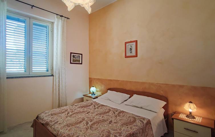 Appartamento intero, Accogliente appartamento con AC e WiFi, parcheggio, cucina vicino ad Acquedolci in Acquedolci, Provincia di Messina
