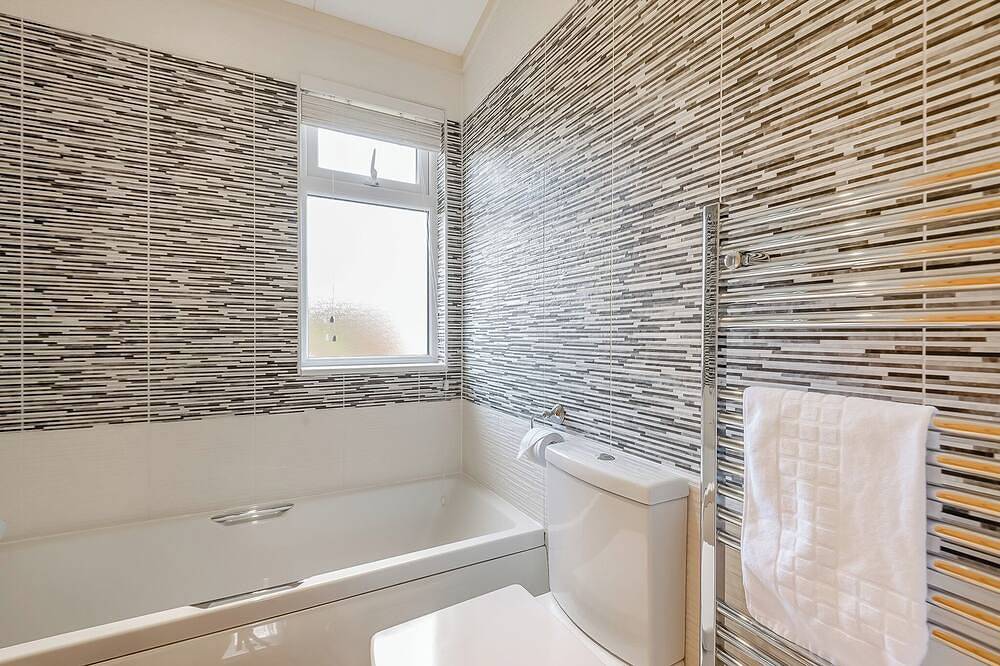 Superior Lodge 4 (Pet) in Albury, Guildford