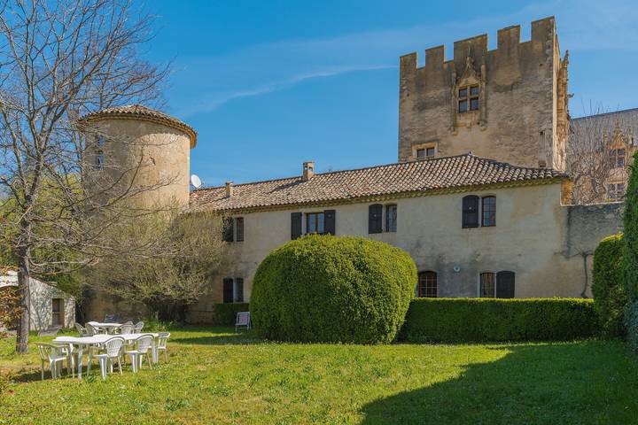 Conciergerie Chateau D'Allemagne avec terrasse privée, jardin partagé et Wi-Fi in Allemagne-en-Provence, Alpes-de-Haute-Provence