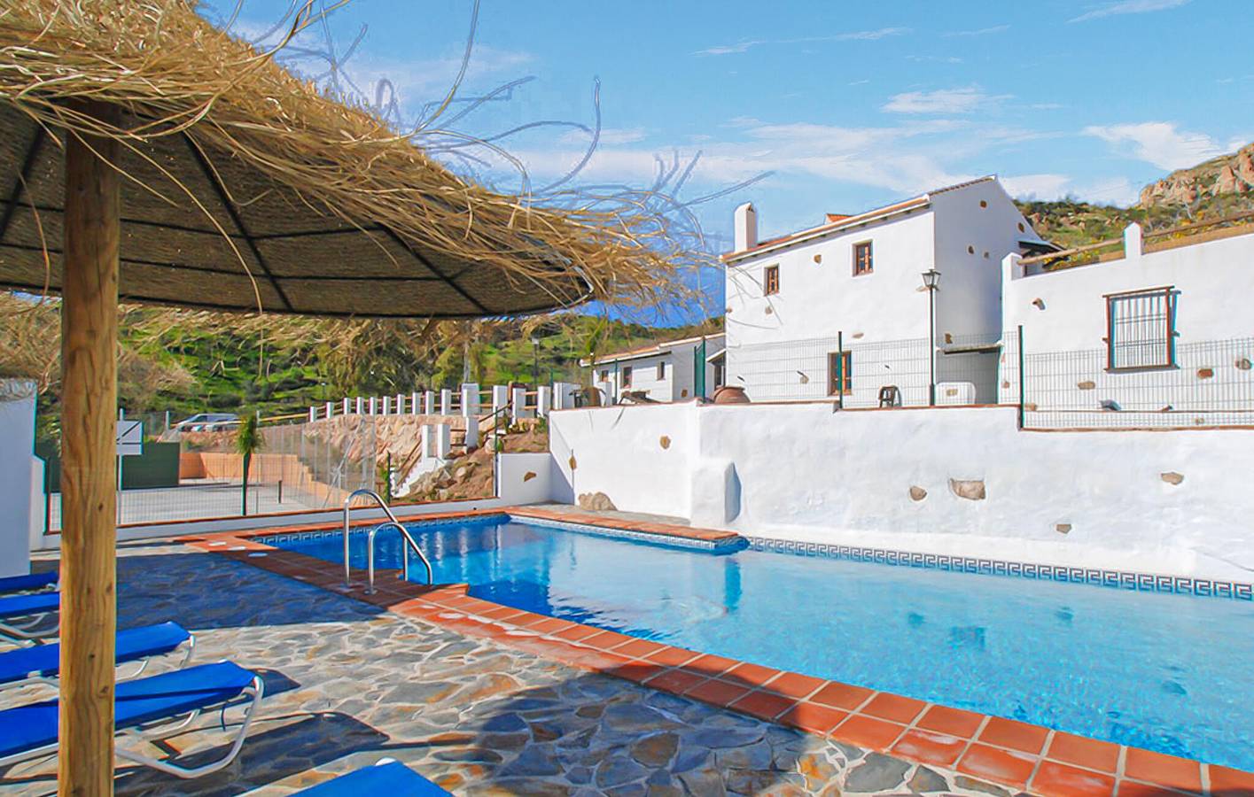 Encantador apartamento de 250 m² con piscina y terraza, cerca de Río de Companillas in Campanillas, Almogía