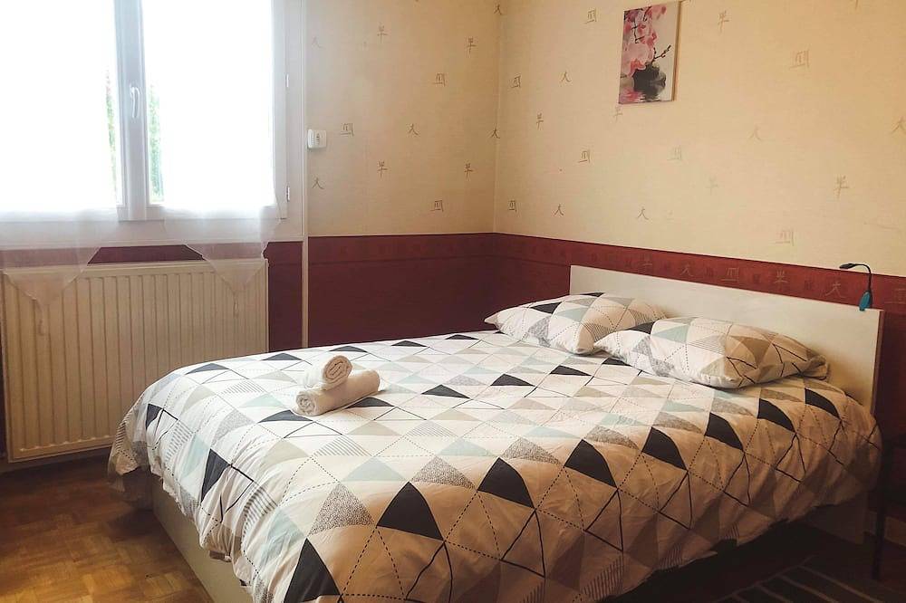 Entire apartment, Large apartment in Lormont near Bordeaux center in Lormont, Bordeaux region