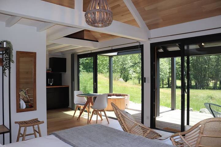 Chalet pour 2 personnes, avec jacuzzi et jardin dans le Cantal - 3