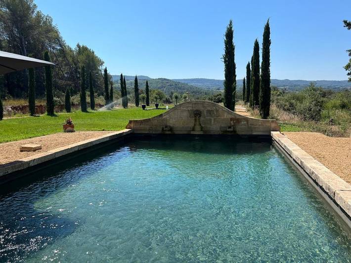 Alojamiento y desayuno para 2 personas, con piscina y jardín en Provenza