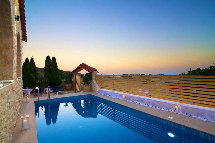 Ferienhaus für 10 Personen, mit Balkon und Terrasse sowie Garten und Pool