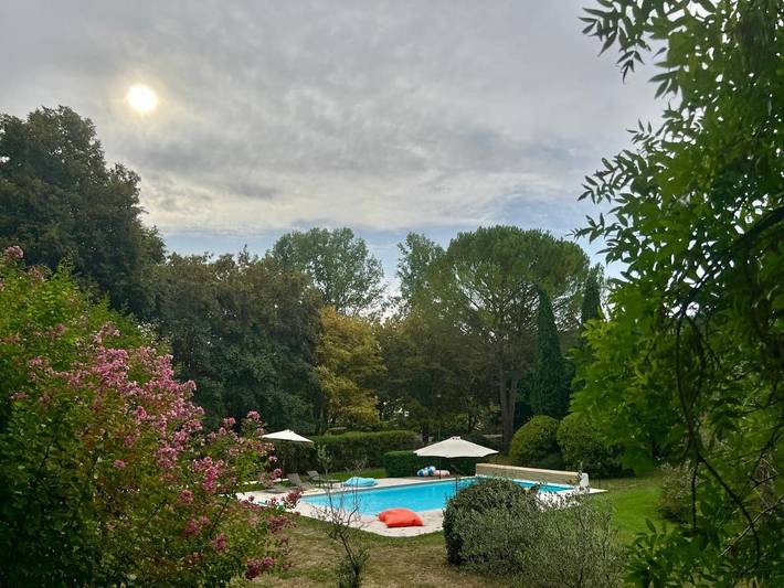 Gîte pour 4 personnes, avec Terrasse ainsi que Jardin et Piscine à Touffailles