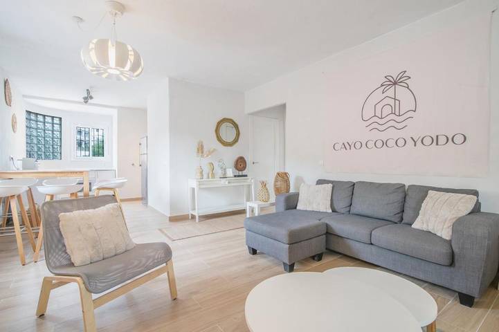 Apartamento para 5 personas, con terraza además de piscina y vistas en Torreguadiaro