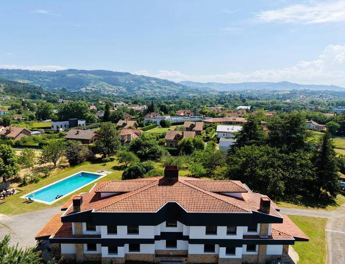 Chalet para 16 personas, con Balcón y Terraza además de Jardín y Piscina en Gijón