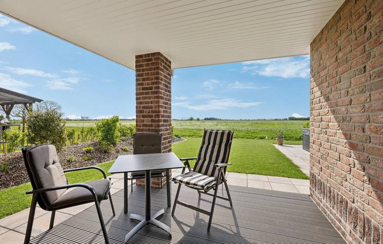 Ganze Ferienwohnung, Modernes Apartment mit Terrasse, Parkplatz und TV - 500m nach Ovelgönne in Ovelgönne, Wesermarsch