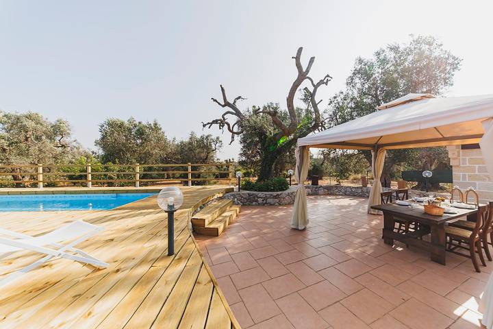 Trullo per 6 persone, con terrazza e giardino a Ceglie Messapica
