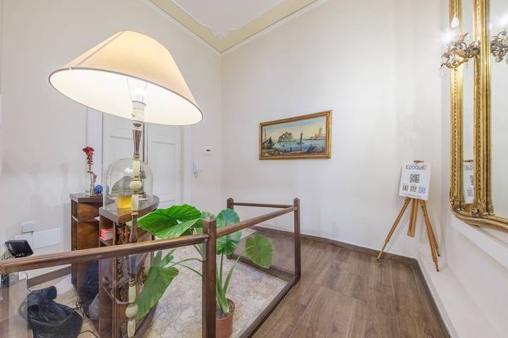 Epoque Room '1921' with Balcony in Messina, Messina Provinsen