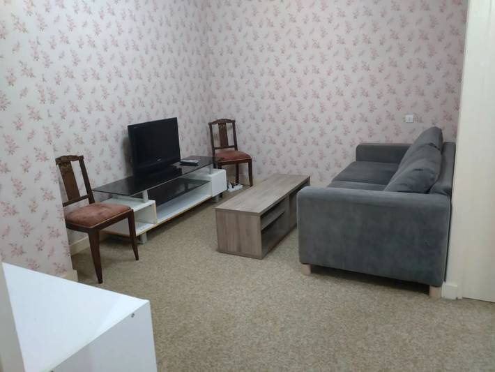 Ganze Wohnung, Appartement 'Lom' mit gemeinsamer Terrasse, Gemeinschaftsgarten und WLAN in Bourg-Argental, Regionaler Naturpark Pilat
