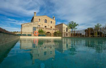 Gîte pour 6 personnes, avec balcon ainsi que piscine et jardin à Bellcaire d'Empordà
