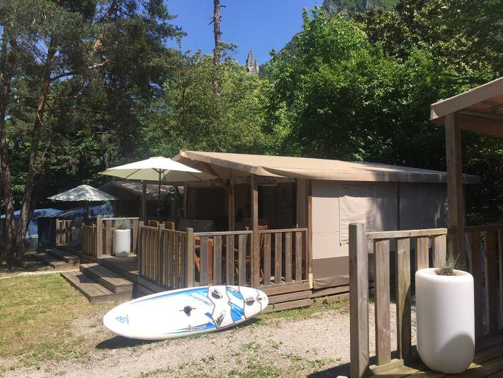 Bungalow für 5 Personen, mit Terrasse und Garten sowie Seeblick am Idrosee