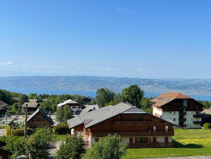 Gîte pour 6 personnes, avec balcon ainsi que vue sur le lac et vue à Thollon-les-Mémises - 4