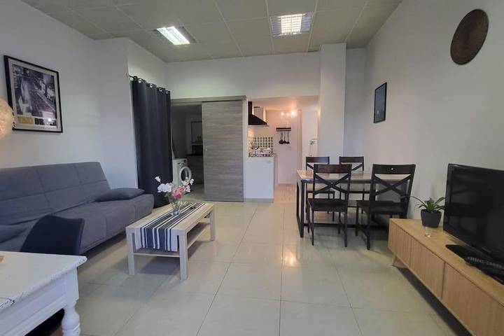 Gîte pour 4 personnes, avec vue ainsi que jardin et piscine à Villeveyrac - 3