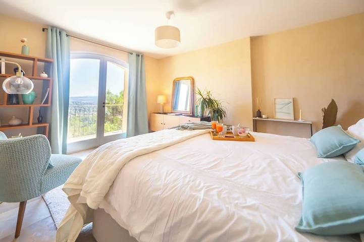 Panoramic 4-Br Villa near Aix w/Pool, AC - for 10 people in Le Tholonet, Region de Aix-en-Provence