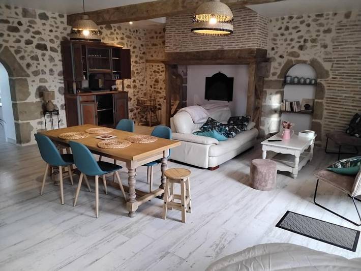 Location de vacances pour 5 personnes, avec jardin dans Rocles (Allier)