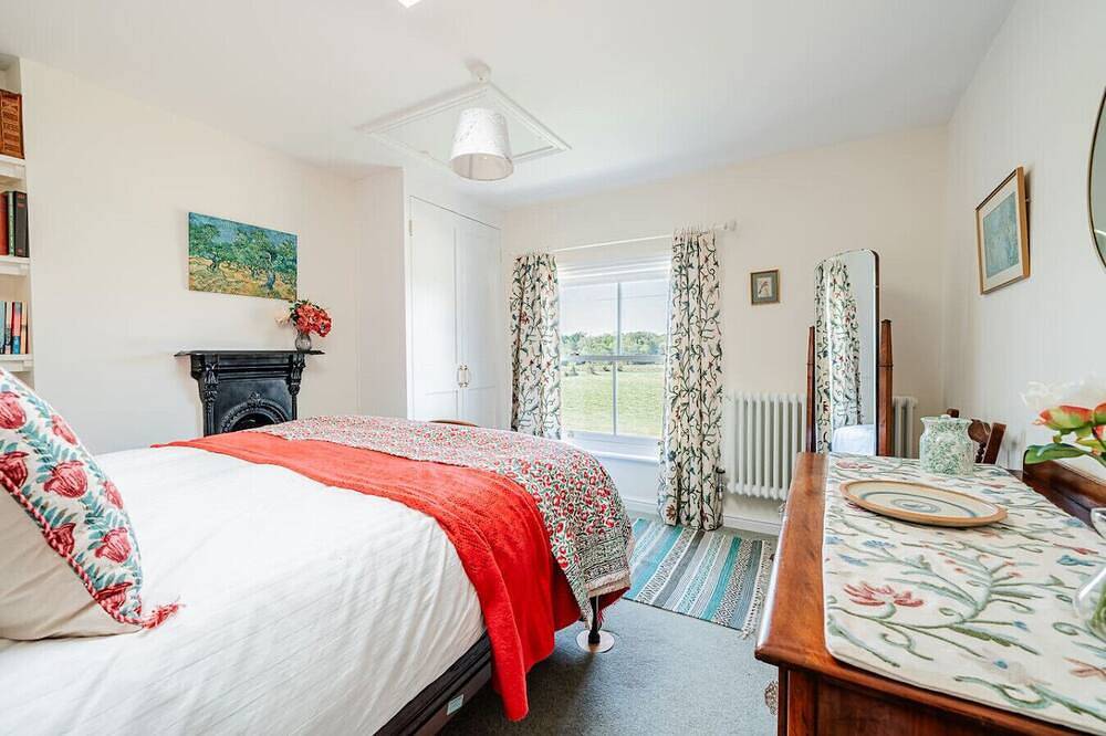 Spacious family retreat with large garden and wild ponies in Brockenhurst, Hampshire