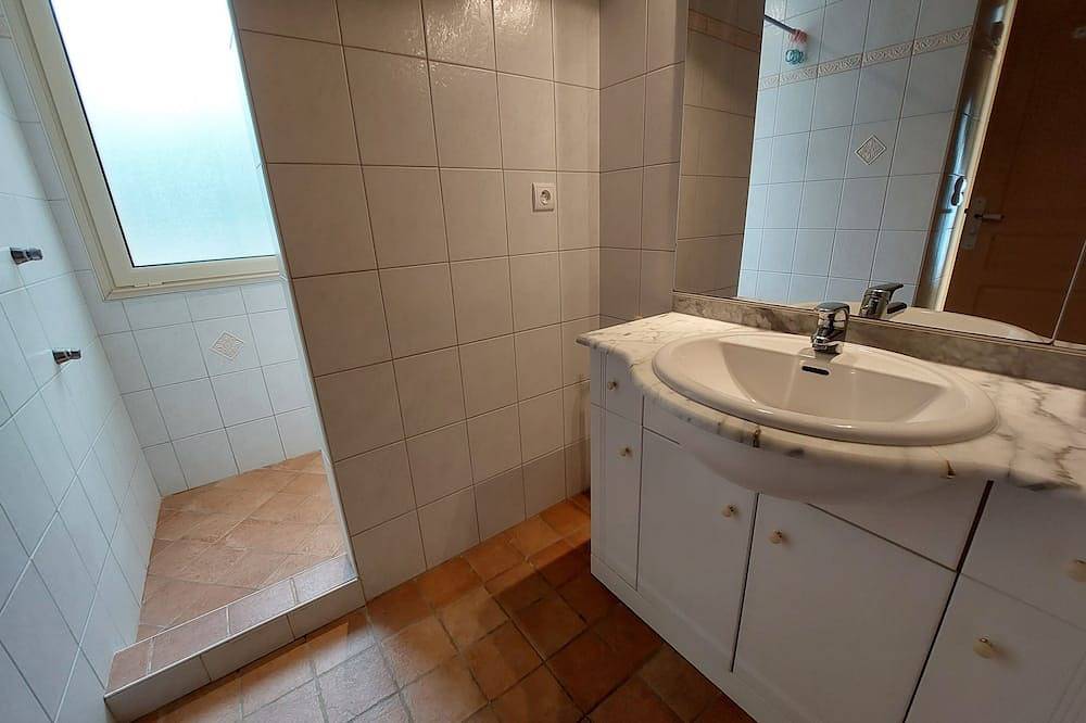 Appartement entier, Gîte la Rotonde entouré de nature au cœur du Périgord noir pour 2-7 p. in Simeyrols, Périgord Noir