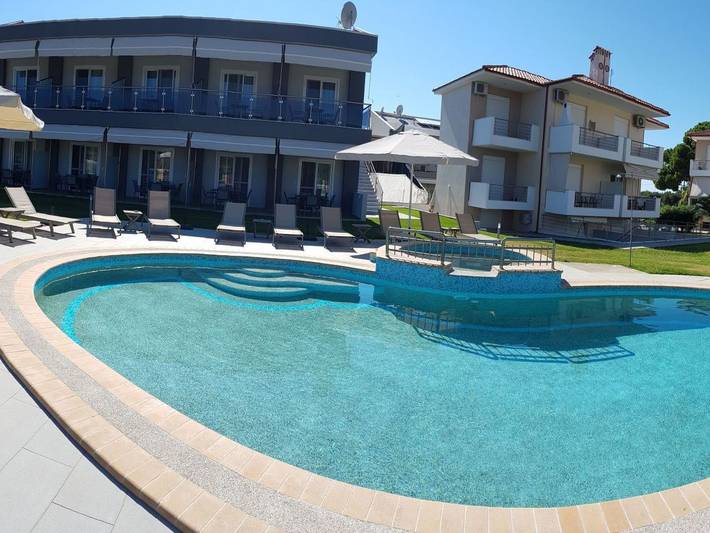 Ferienwohnung für 2 Personen, mit Balkon und Garten sowie Pool