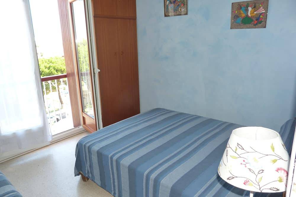 Entire apartment, 3 room apartment, sea view (1st line) - le Grau Du Roi - Gard - France in Le Grau-du-Roi, Côte d'Améthyste