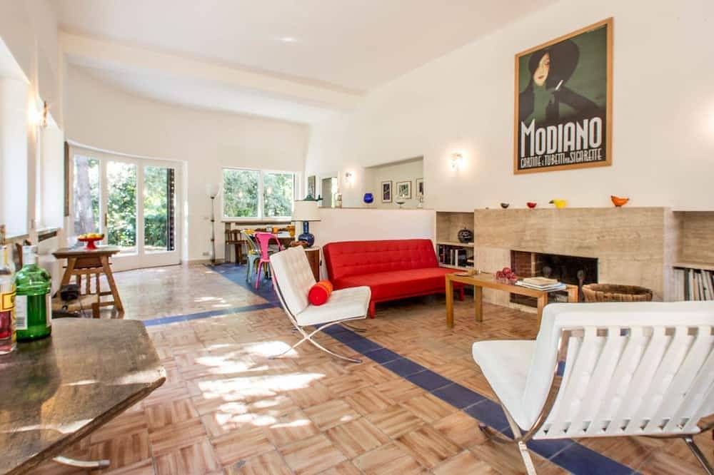 Villa in Marina Dei Ronchi mit 7 Schlafzimmern 14 Schlafplätzen in Massa, Italienische Riviera