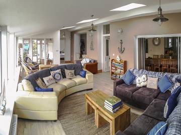 Holiday Home for 14 People in Cemaes, Isle of Anglesey, Photo 4