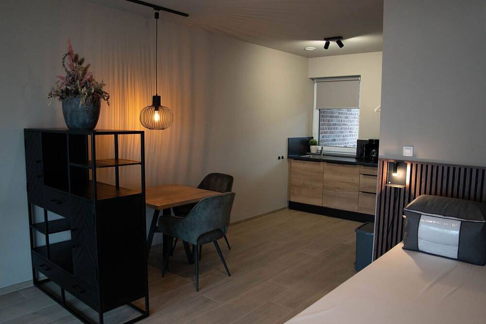 Geheel appartement, Camping Natuurlijk Limburg - Studio in Remersdaal, Voeren