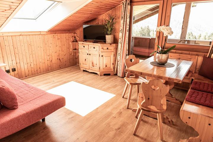 Apartamento inteiro, Apartamento "Haus Lohengrin - Ferienwohnung 5" com vista para a montanha, Wi-Fi, varanda e jardim in Seis am Schlern, Castelrotto