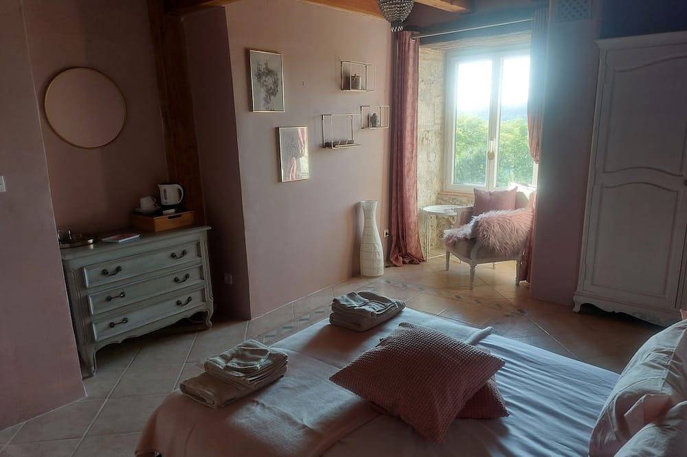 Charming renovated farmhouse with large pool in Lacour, Quercy