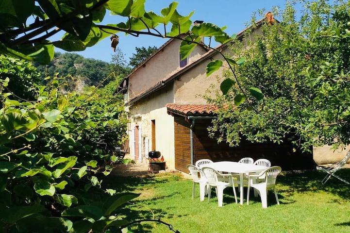 Location de vacances pour 4 personnes, avec jardin à Saint-Martin-Labouval