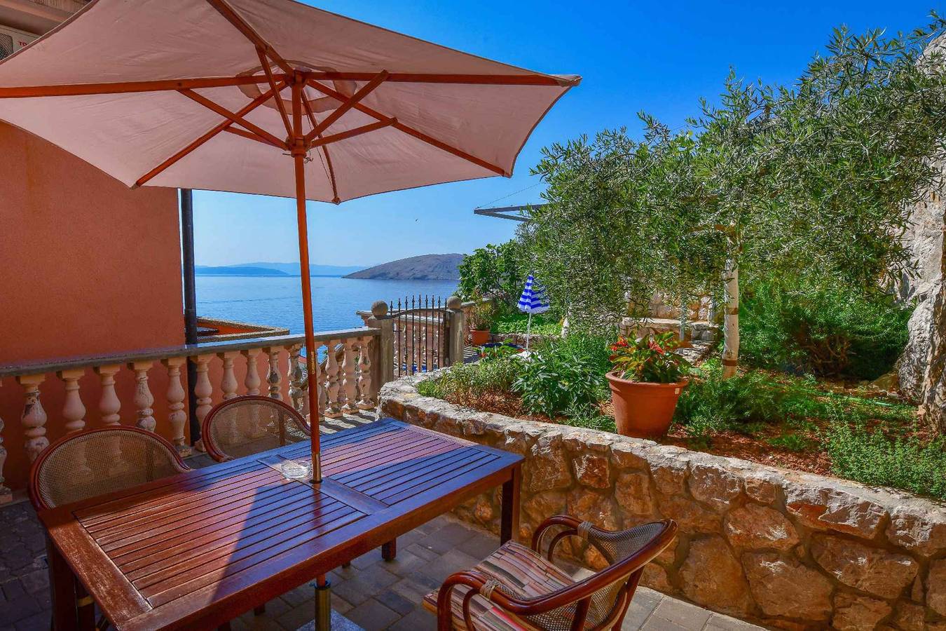 Ganze Ferienwohnung, Ferienwohnung 100 m von der Adria entfernt in Punat, Krk