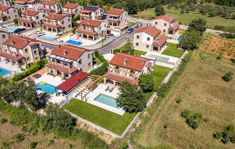 Ferienhaus für 8 Personen, mit Terrasse und Whirlpool sowie Garten